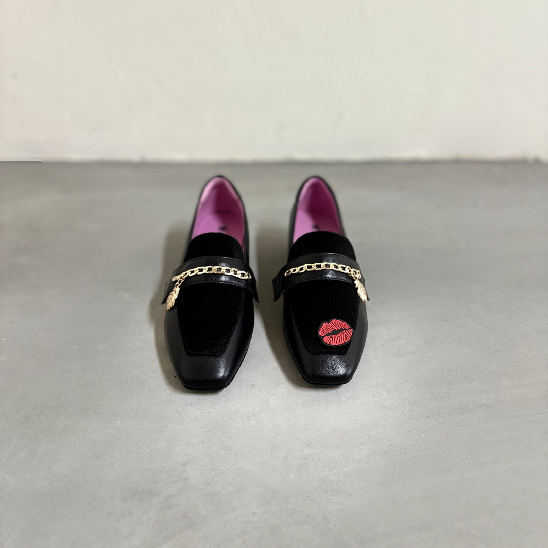 MANAGING Stick-On Shoe Set