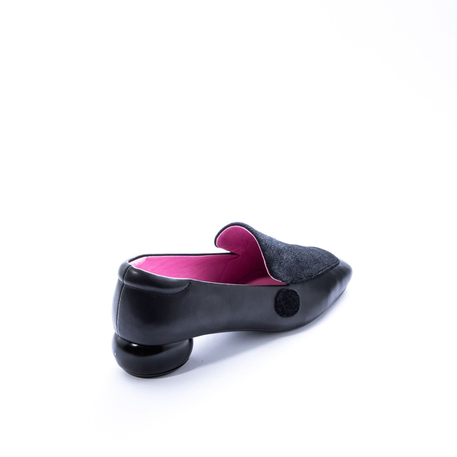 Loafer Black：真皮樂福黑跟