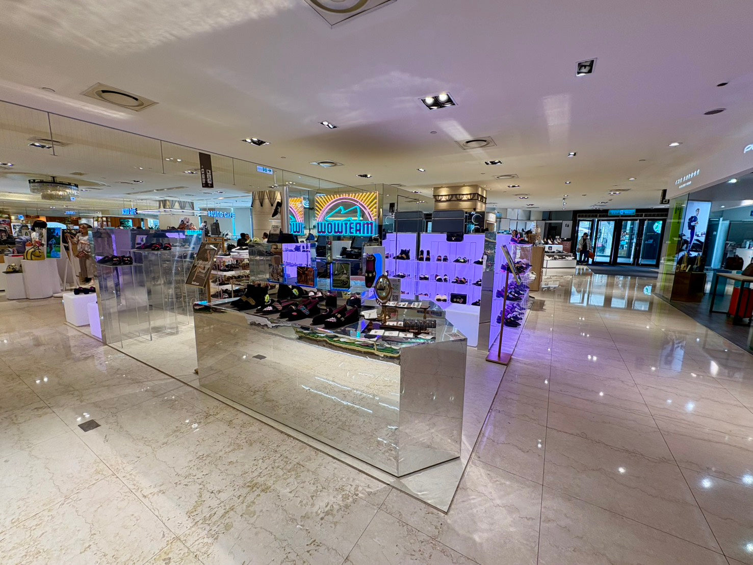 WoWteam store slideshow desktop English